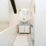 1Br Upper Marais & Pompidou Flat Διαμέρισμα *
