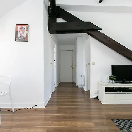 1Br Upper Marais & Pompidou Flat *