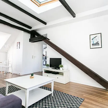 1Br Upper Marais & Pompidou Flat